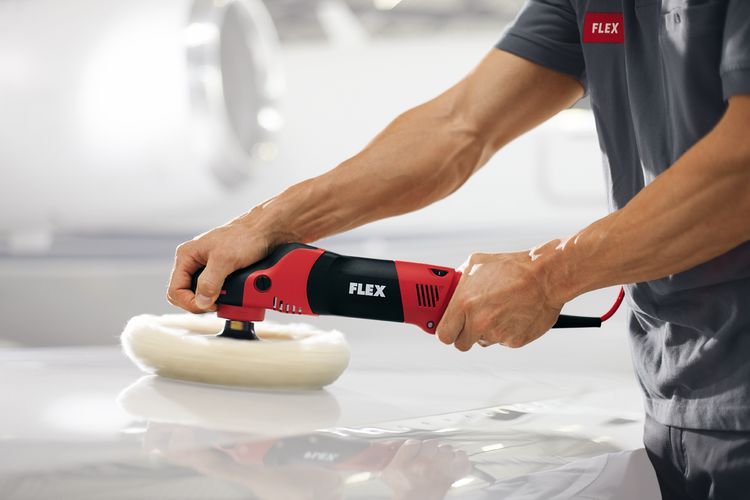 FLEX PE 14-1 180 Polierer mit hohem Drehmoment für die Bearbeitung großer Lackoberflächen